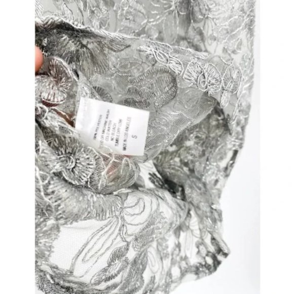 lucy in the sky metallic silver lace dress - Picture 3 of 6